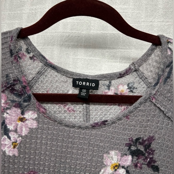 Torrid Floral Long Sleeve Tee - Plus Size 00 - Picture 5 of 9